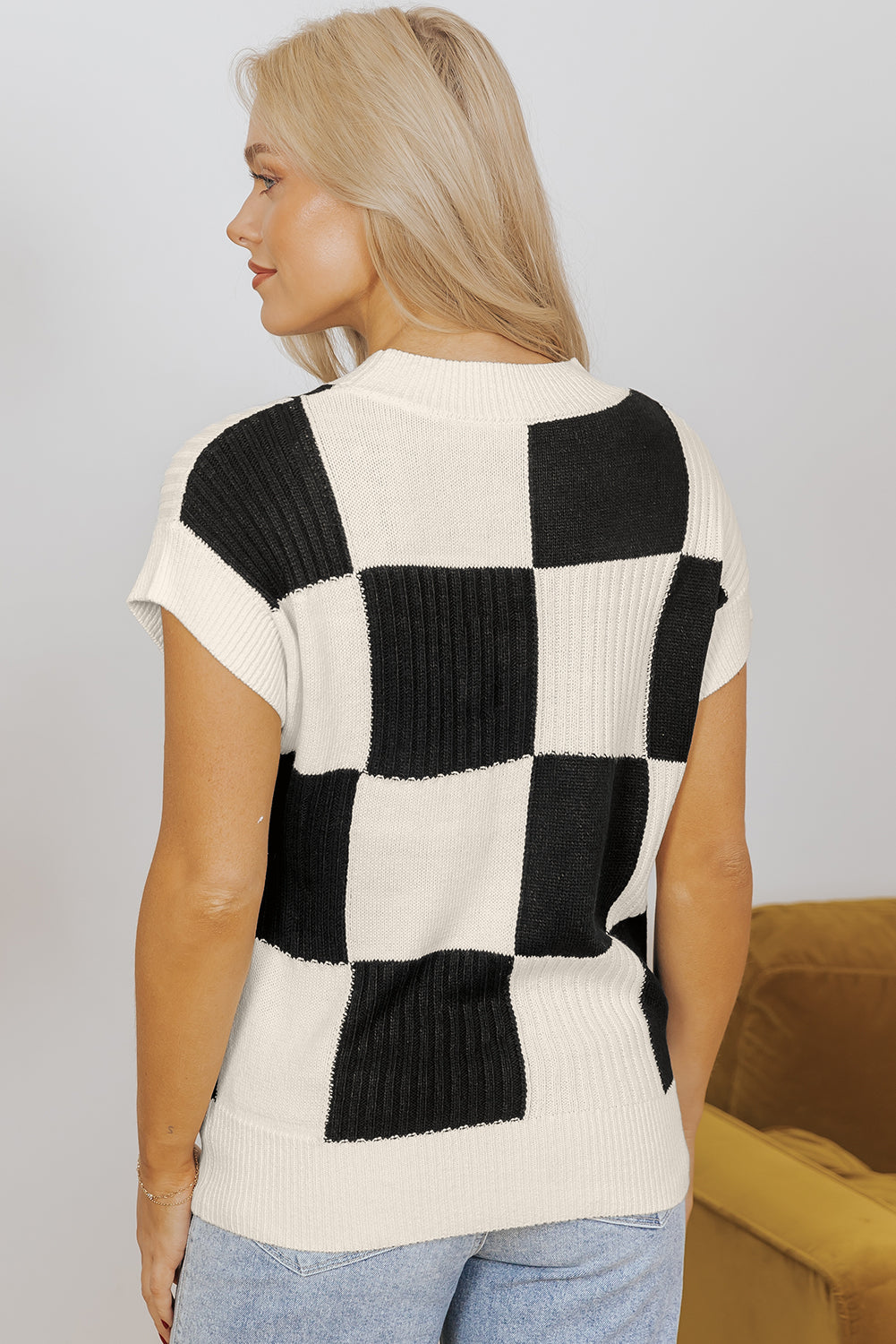 Black Checkered Color Block Sweater Tee – A Trendy Twist on Casual Chic