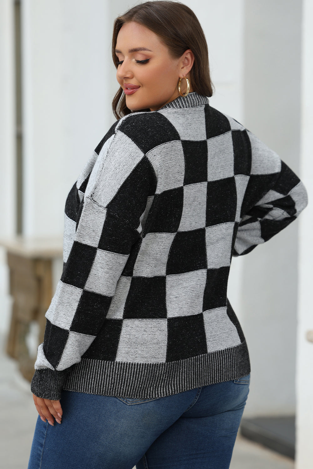 Black Checkered V-Neck Cardigan – Timeless Style with Relaxed Elegance