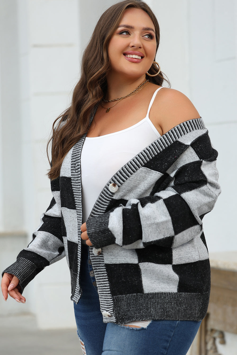 Black Checkered V-Neck Cardigan – Timeless Style with Relaxed Elegance